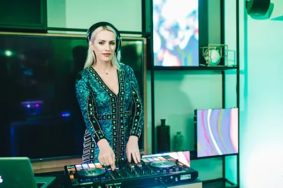 DJ'ka