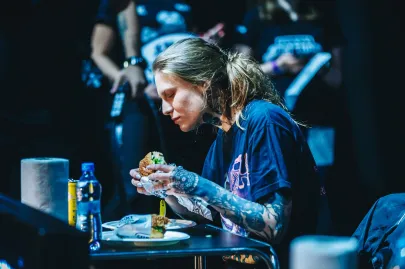 Surfburger: Konkurs jedzenia burgerów