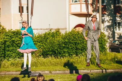 Hendrick-Jan de Stuntman meets Merel Kamp "Springtime"