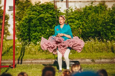 Hendrick-Jan de Stuntman meets Merel Kamp "Springtime"