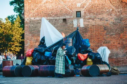 InZhest "Trash Poem" 