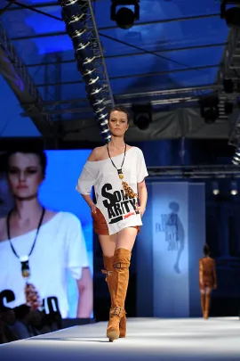 Eva Minge z kolekcją "Solidarity"