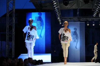 Eva Minge z kolekcją "Solidarity"