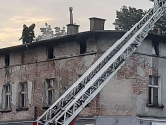Skutki pożaru budynku przy pętli w Oliwie 