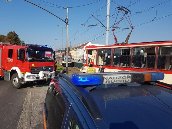 Skutki wypadku autobusu i tramwaju przy Bramie Wyżynnej