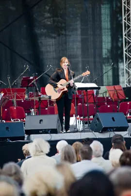 Suzanne Vega