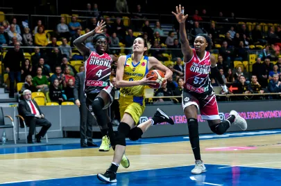 Megali Mendy, Rebecca Allen i Mima Coulibaly