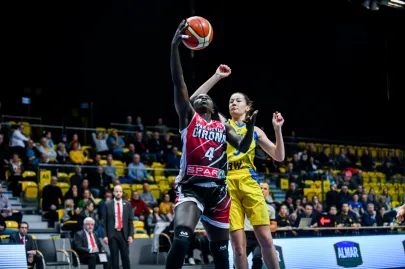 Magali Mendy i Angelika Slamova 