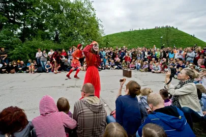 Teatr Pinezka (Polska) "Stary klaun i morze, czyli Błękitna Rapsodia"