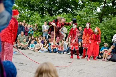 Teatr Pinezka (Polska) "Stary klaun i morze, czyli Błękitna Rapsodia"