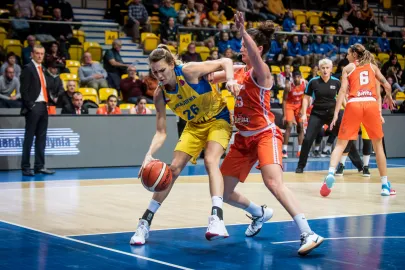 Sonja Greinacher i Jillian Christina Harmon