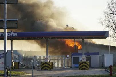 POŻĄR PRZY UL. KU UJŚCIU...PRZY STACJI PALIW