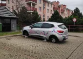 Ukradli koła w aucie na minuty