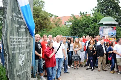 Odsłonięcie obelisku upamiętniającego Edwarda Hodurę