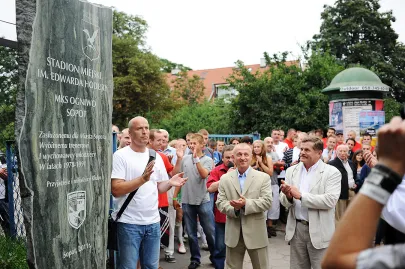 Odsłonięcie obelisku upamiętniającego Edwarda Hodurę