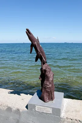 zdewastowany Pomnik łososi z Seatle