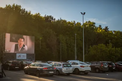 Kino samochodowe przy Gdynia Arena