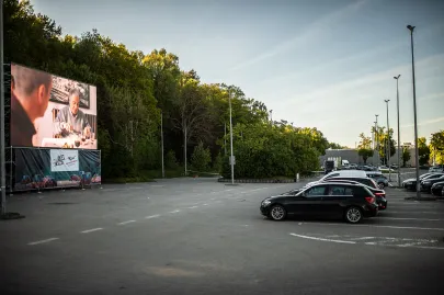 Kino samochodowe przy Gdynia Arena