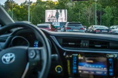 Kino samochodowe przy Gdynia Arena