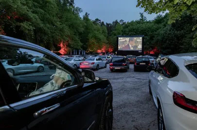 22 05 2020 Kino samochodowe pod Operą Leśną w Sopocie