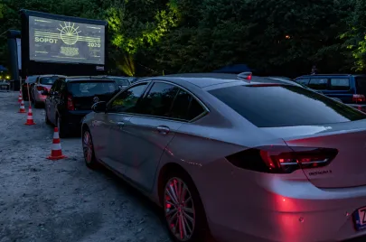 22 05 2020 Kino samochodowe pod Operą Leśną w Sopocie