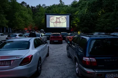 22 05 2020 Kino samochodowe pod Operą Leśną w Sopocie