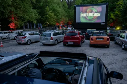 22 05 2020 Kino samochodowe pod Operą Leśną w Sopocie