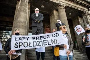 Protest mieszkańców spółdzielni Ujeścisko przed prokuraturą w Gdańsku