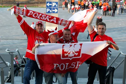 kibice przed stadionem PGE Arena