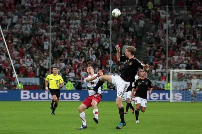 Per Mertesacker i Adrian Mierzejewski