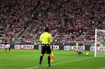 rzut karny wykonuje Toni Kroos