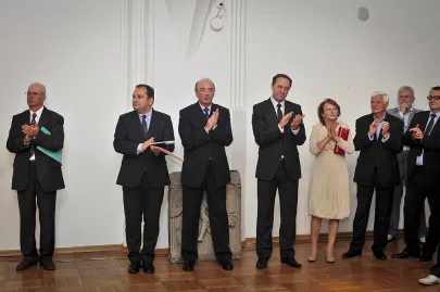 Przemawiający na rozpoczęciu wernisażu