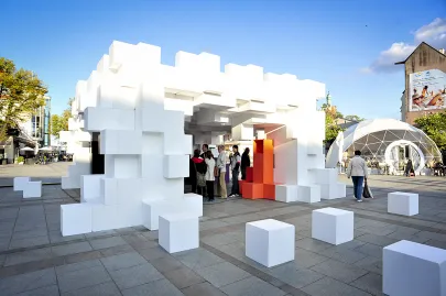 White Cubes + Tetris