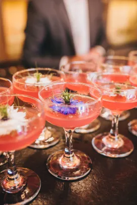 Gin Suntory Roku / hibiskus / róża / limonka / jadalny kwiat