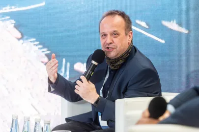  Artur Kiełbasiński 