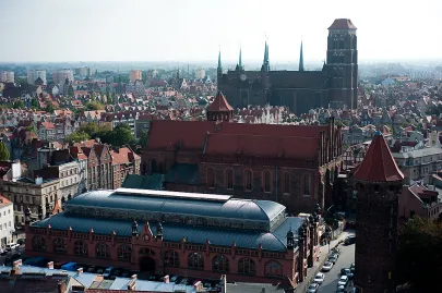 Widok z wieży Św. Katarzyny na Bazylikę Mariacką, halę targową oraz kościół Św. Mikołaja