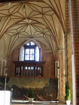 we wnętrzu kościoła