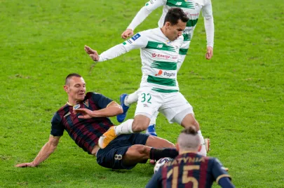 Damian Dąbrowski, Egy Maulana Vikri