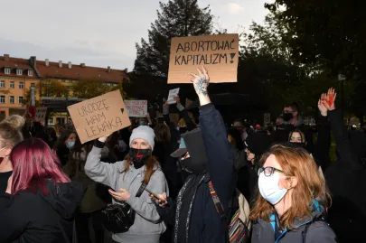 Manifestacja pod hasłem "To jest wojna". Blokowanie Huciska