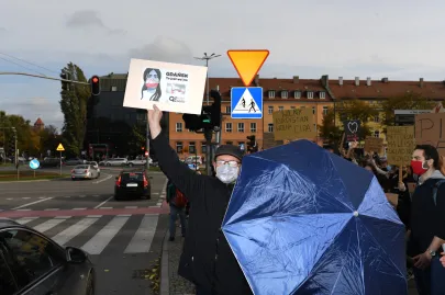 Manifestacja pod hasłem "To jest wojna". Blokowanie Huciska