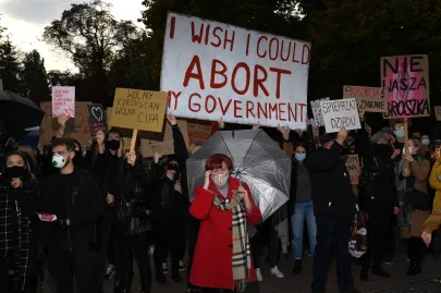 Manifestacja pod hasłem "To jest wojna". Blokowanie Huciska