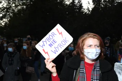 Manifestacja pod hasłem "To jest wojna". Blokowanie Huciska