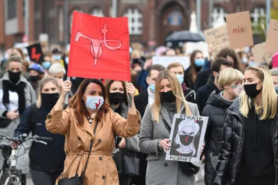 Manifestacja pod hasłem "To jest wojna". Blokowanie Huciska