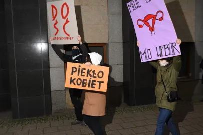 Manifestacja pod hasłem "To jest wojna". Blokowanie Huciska