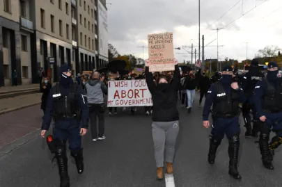 Manifestacja pod hasłem "To jest wojna". Blokowanie Huciska