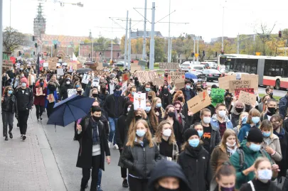 Manifestacja pod hasłem "To jest wojna". Blokowanie Huciska