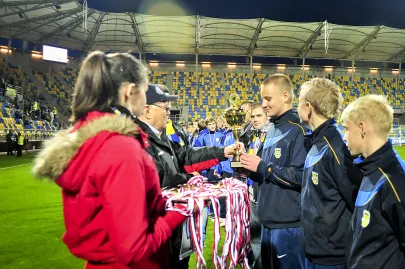 Wręczenie medali i pucharów dla młodzieży 