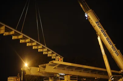 II etap montażu elementów estakady na Trasie Słowackiego nad Al. Grunwaldzką 