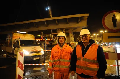 II etap montażu elementów estakady na Trasie Słowackiego nad Al. Grunwaldzką 