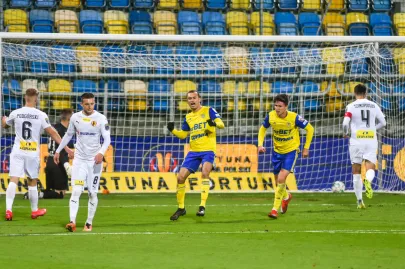 Vinicius da Silva de Oliveira Marcus cieszy się z bramki